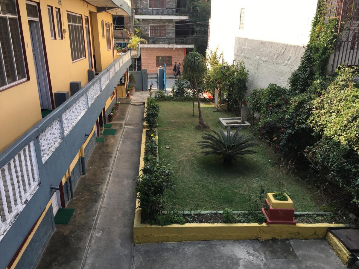Pushpa Guest House Pokhara Ngoại thất bức ảnh