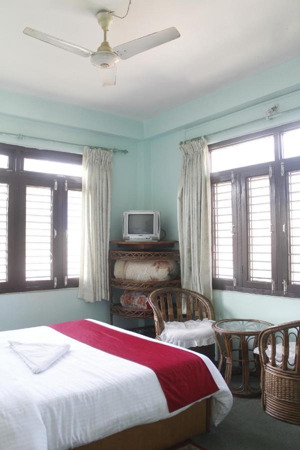 Pushpa Guest House Pokhara Ngoại thất bức ảnh