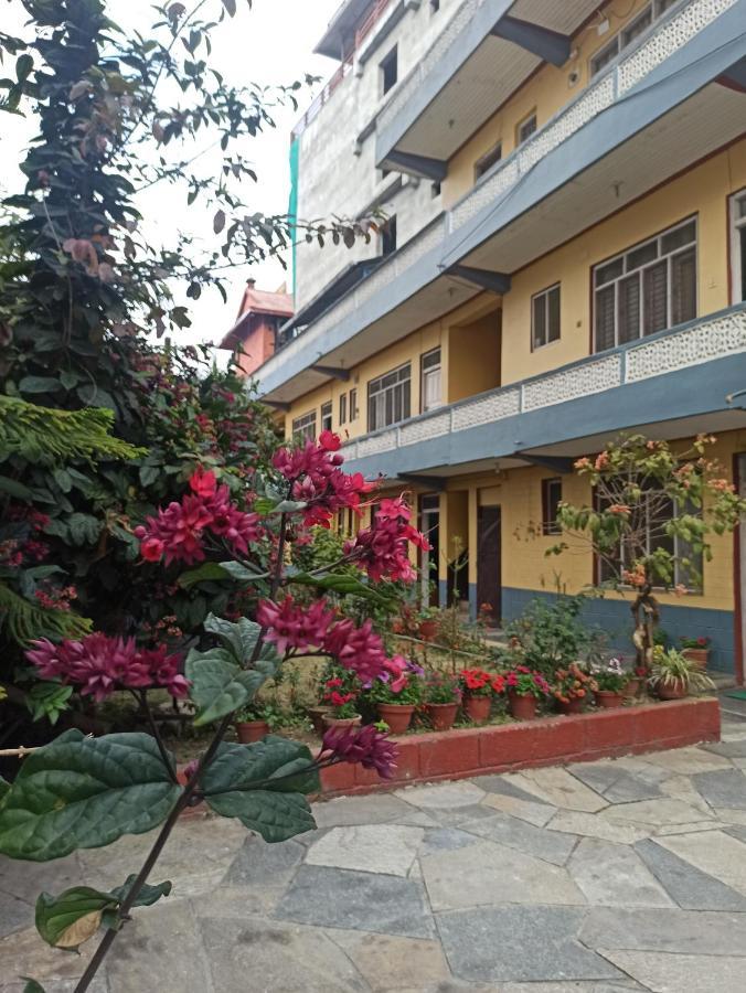 Pushpa Guest House Pokhara Ngoại thất bức ảnh