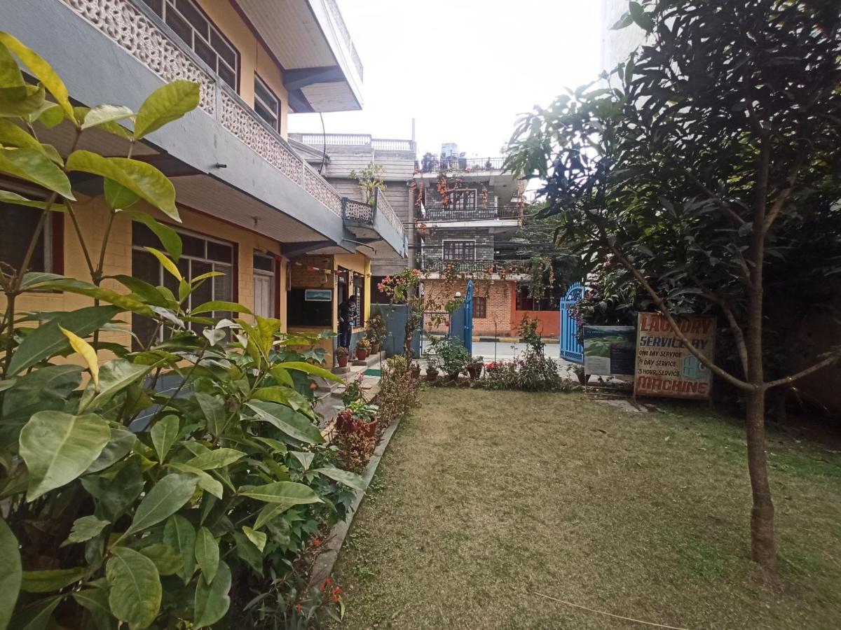 Pushpa Guest House Pokhara Ngoại thất bức ảnh